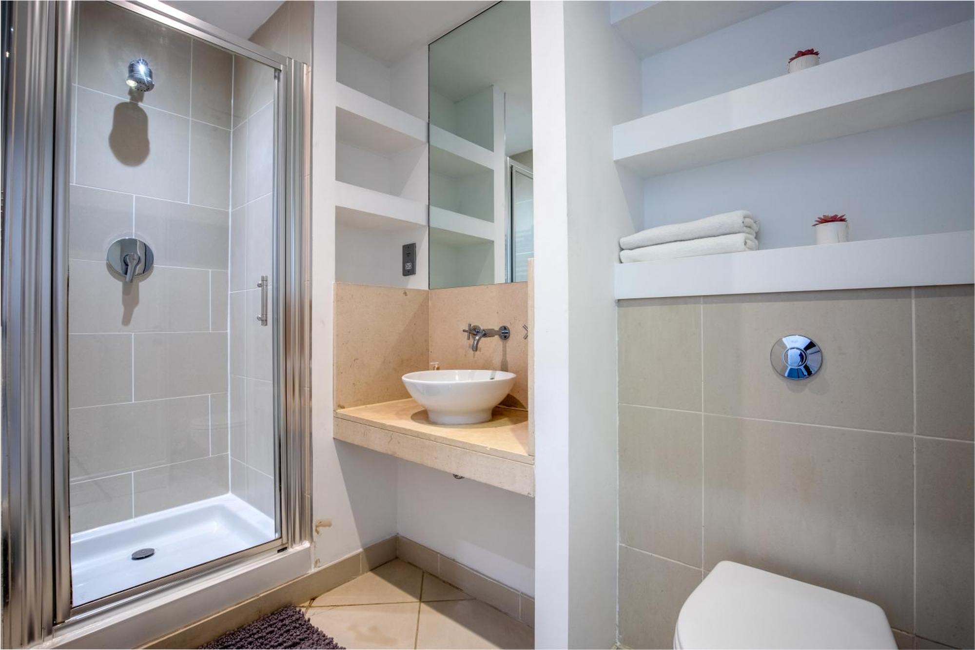 Londwell, Canary Wharf River Thames Balcony Apartment London